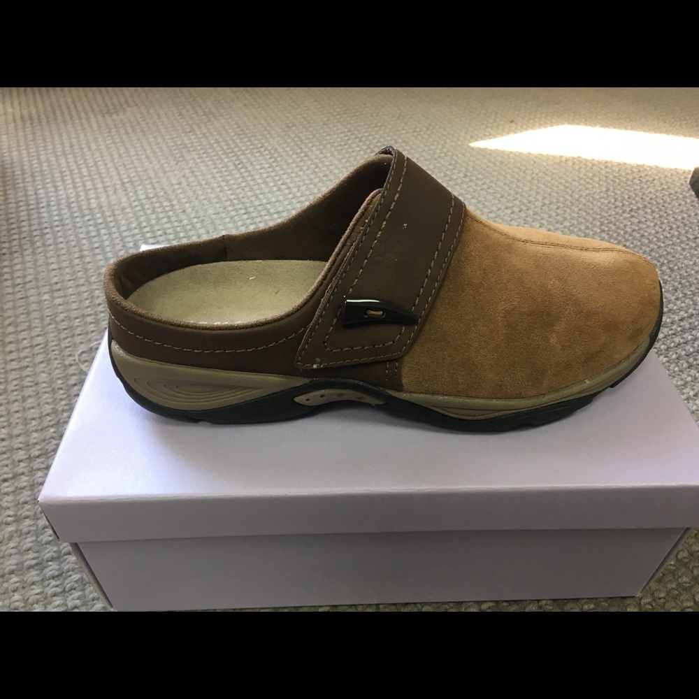 Easy spirit shoes clog Brown suede 9 M sabot shaped buckle New with box comfy